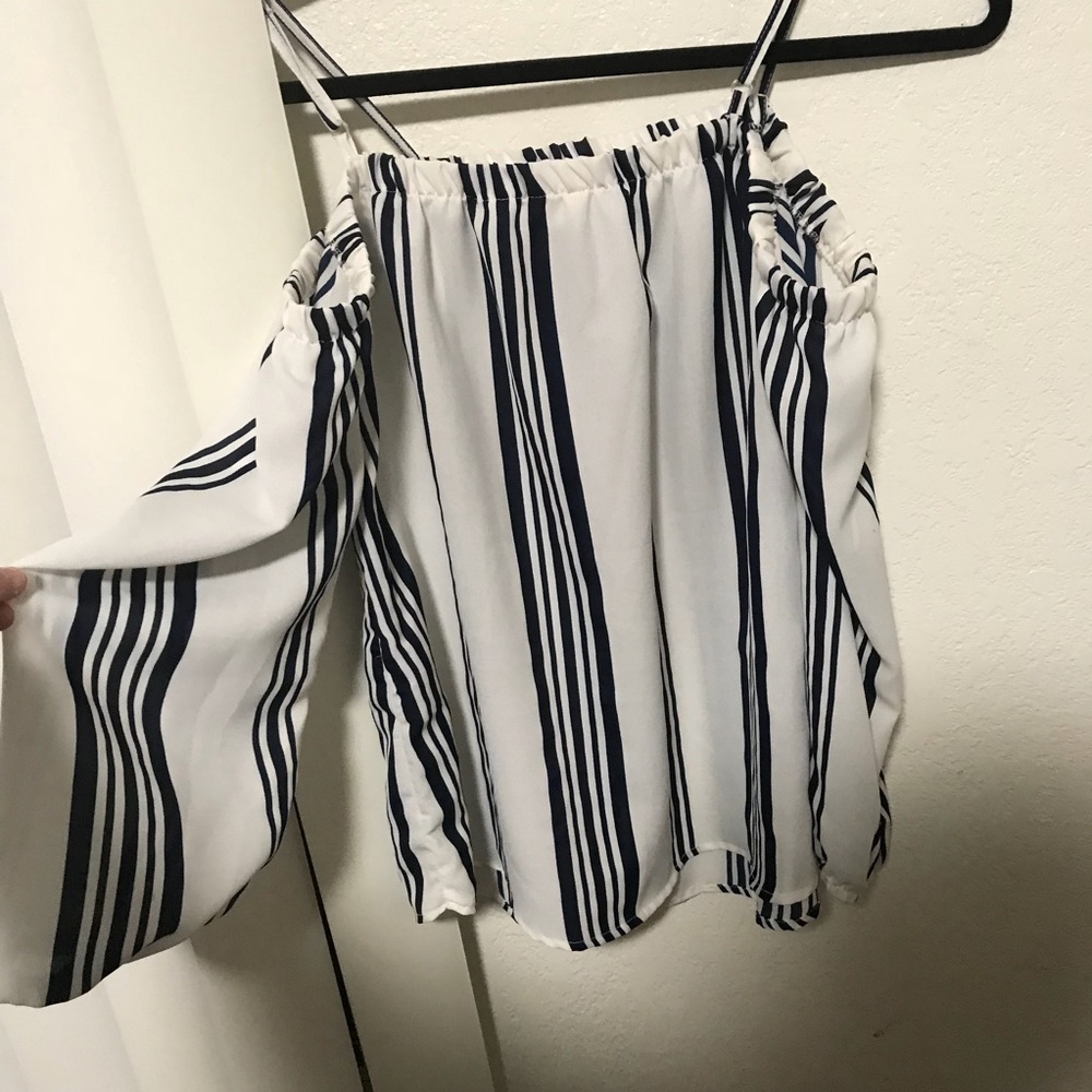 Flirty cold shoulder top!